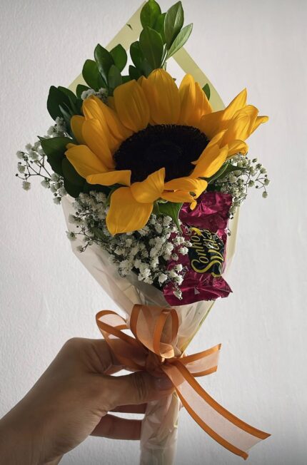 Buquê de girassol com Ferrero Rocher e Sonho de Valsa 2