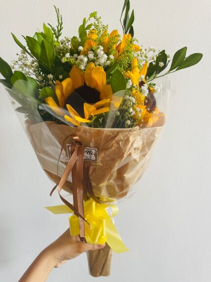 Buquês de girassol com folhagens e gipsofila, Floricultura em Juazeiro, Floricultura em Petrolina, Pernambuco, Bahia, Buquê de girassol