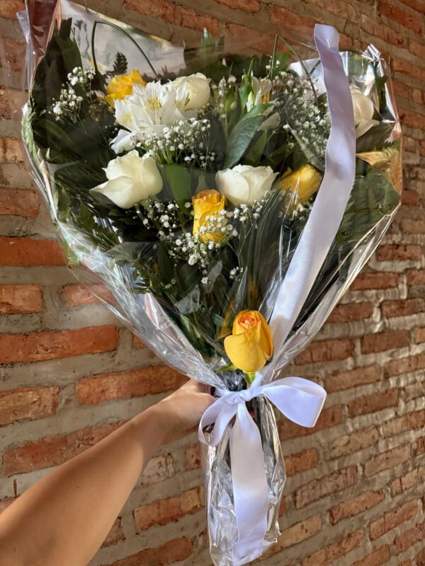 Arranjo de flores para funeral duas cores Petrolina Juazeiro